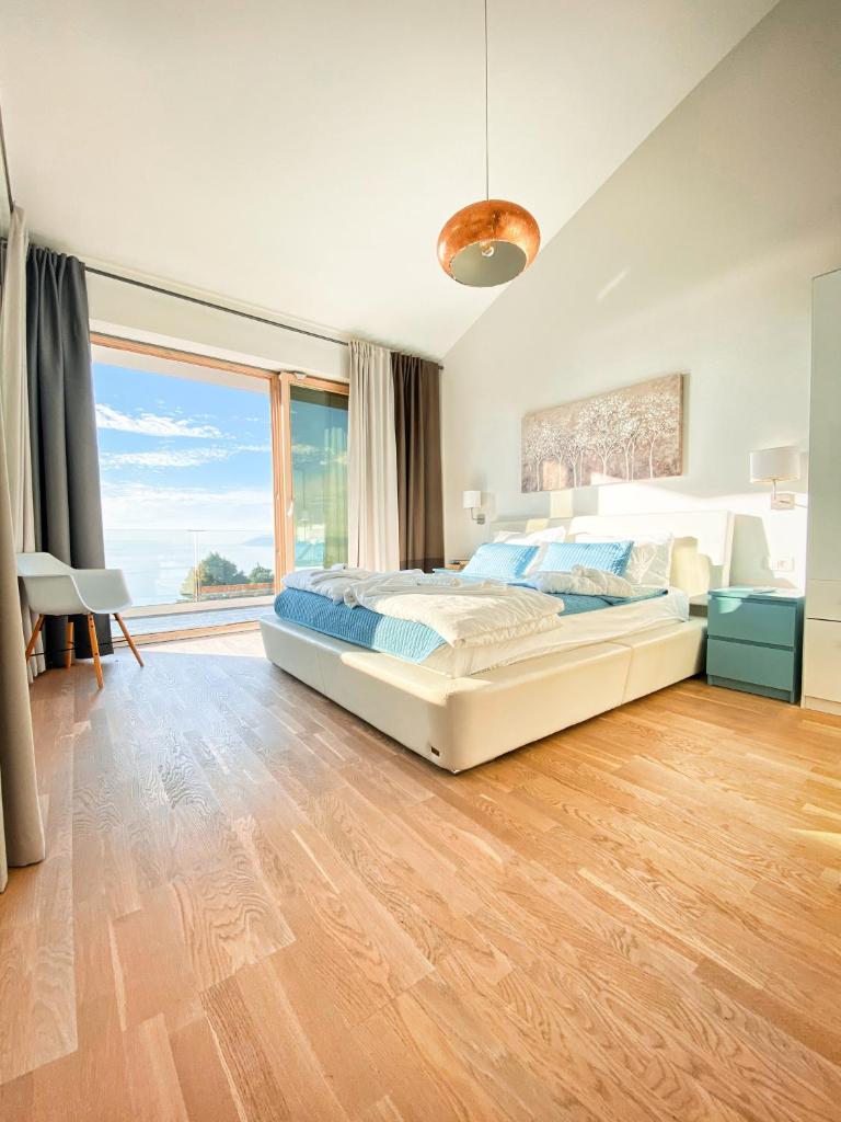 Secluded Villa with heated pool, garden and sea view photo 1