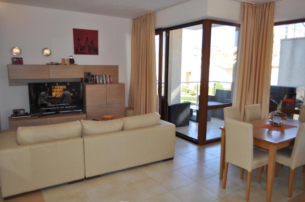 Beautiful family villa with sea view photo 3