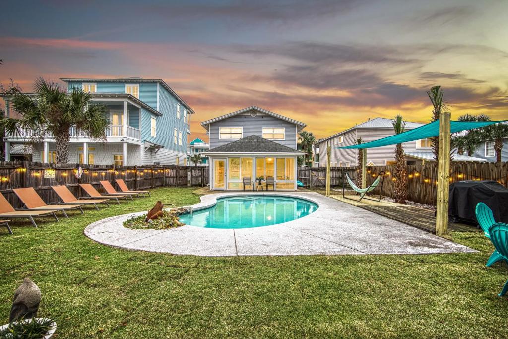 Zula Dreams Beach House, 1min Walk To The Beach, Sleeps 16, Private Heated Pool, Pets Welcome, Fenced Yard image