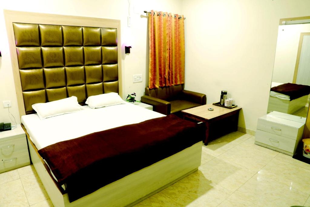 Двухместный (Улучшенный двухместный номер с 1 кроватью), Hotel Prayag