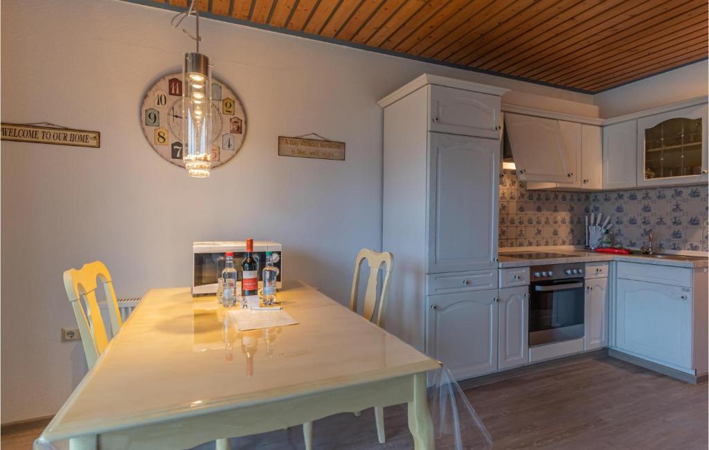 Awesome Apartment In Friedrichskoog-spitze With 2 Bedrooms And Wifi photo 2