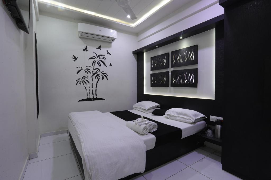 Hotel Paramount Inn photo 1