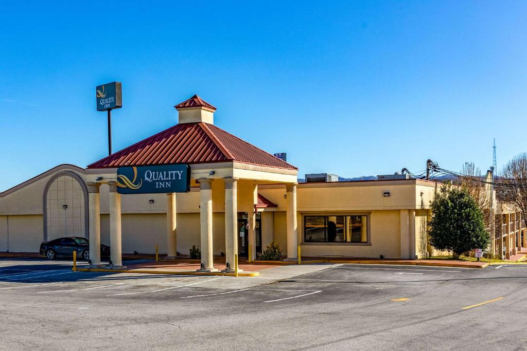 Quality Inn Newport photo 1
