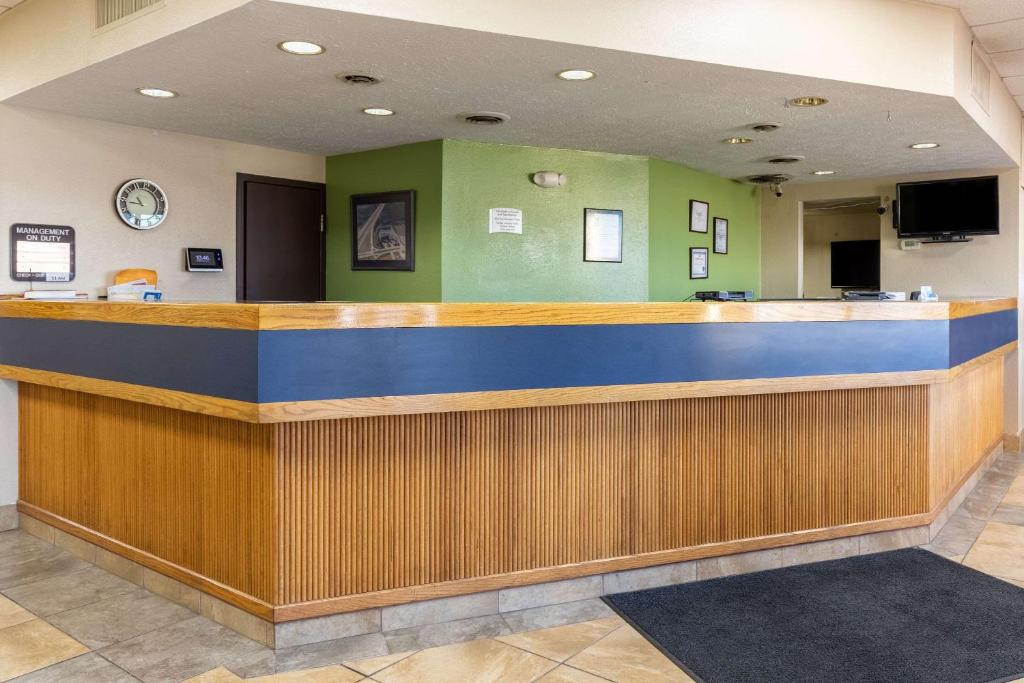 Quality Inn Newport photo 2
