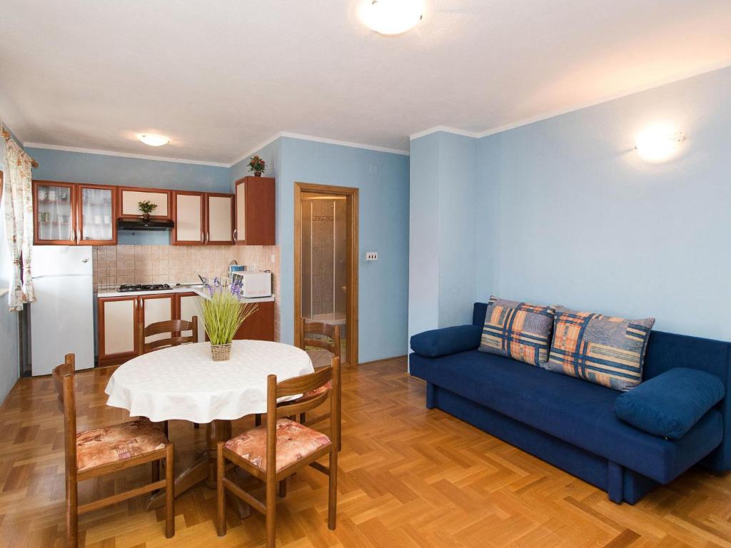 Apartment Nikol - CKV120 by Interhome photo 2