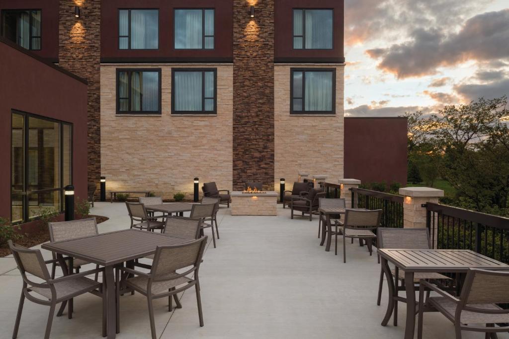 Holiday Inn Chicago - Schaumburg, an IHG Hotel image