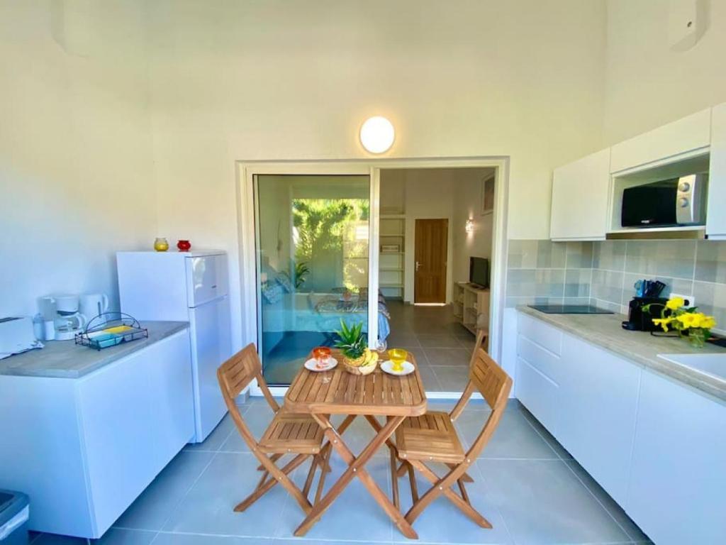 Beautiful suite S14, pool, next to Pinel Island photo 3