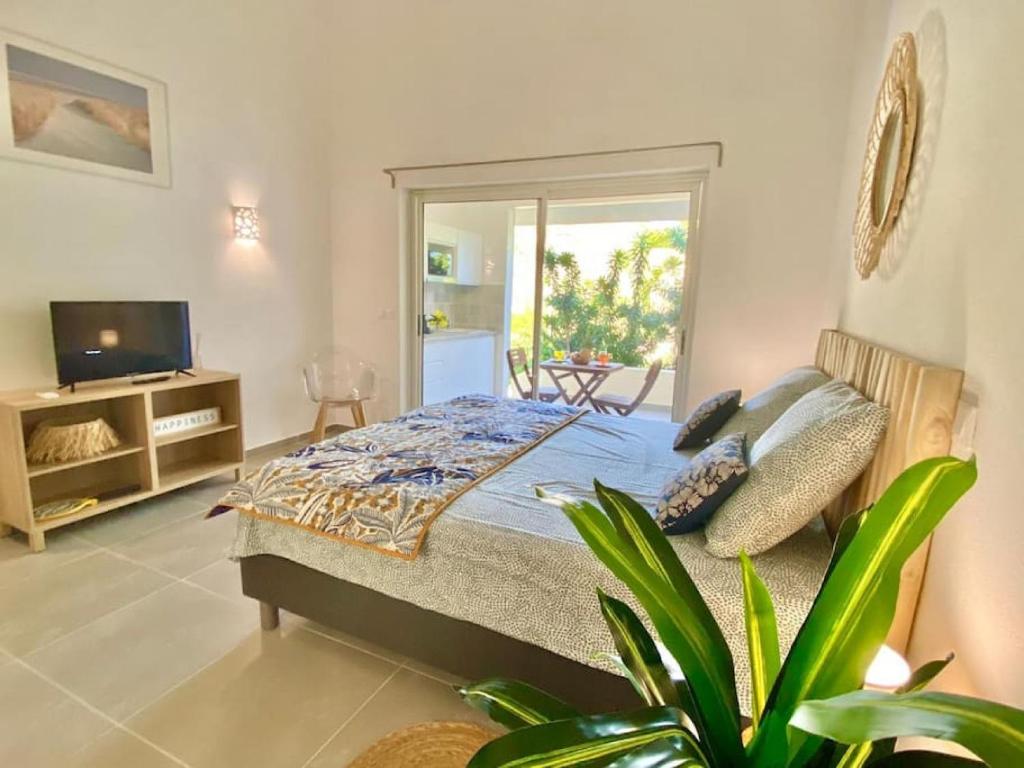 Beautiful suite S15, pool, next to Pinel Island photo 4