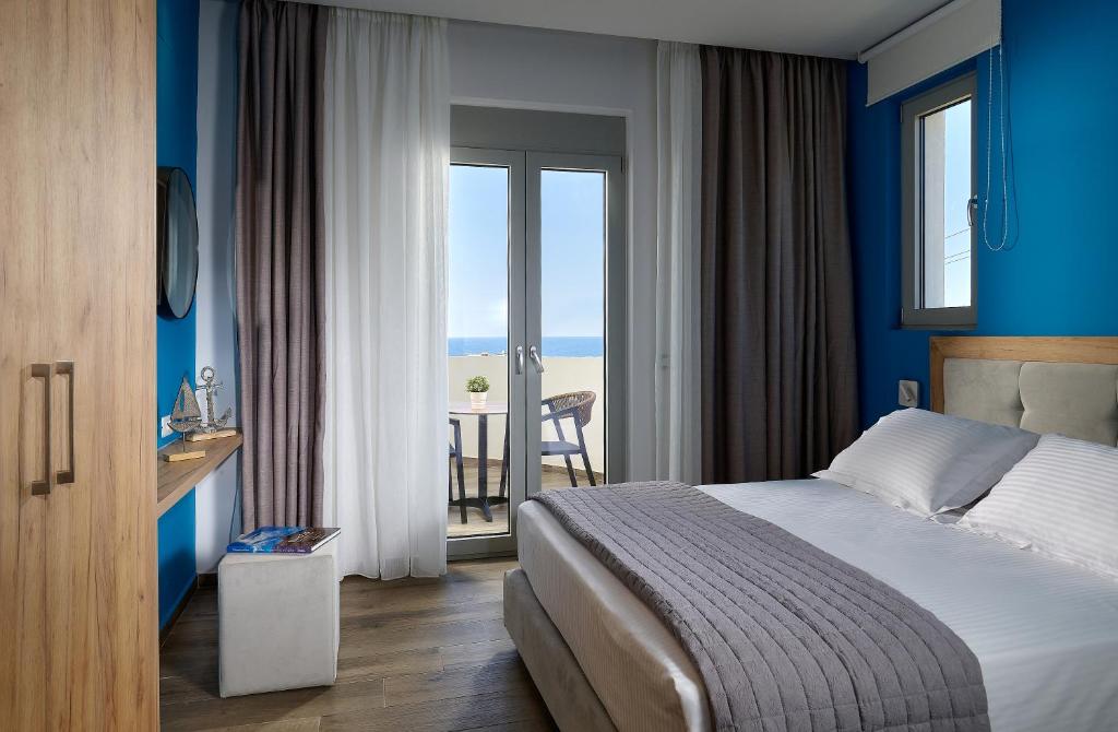 Студио (Улучшенный номер-студио с видом на море), Theasea Stylish Residences
