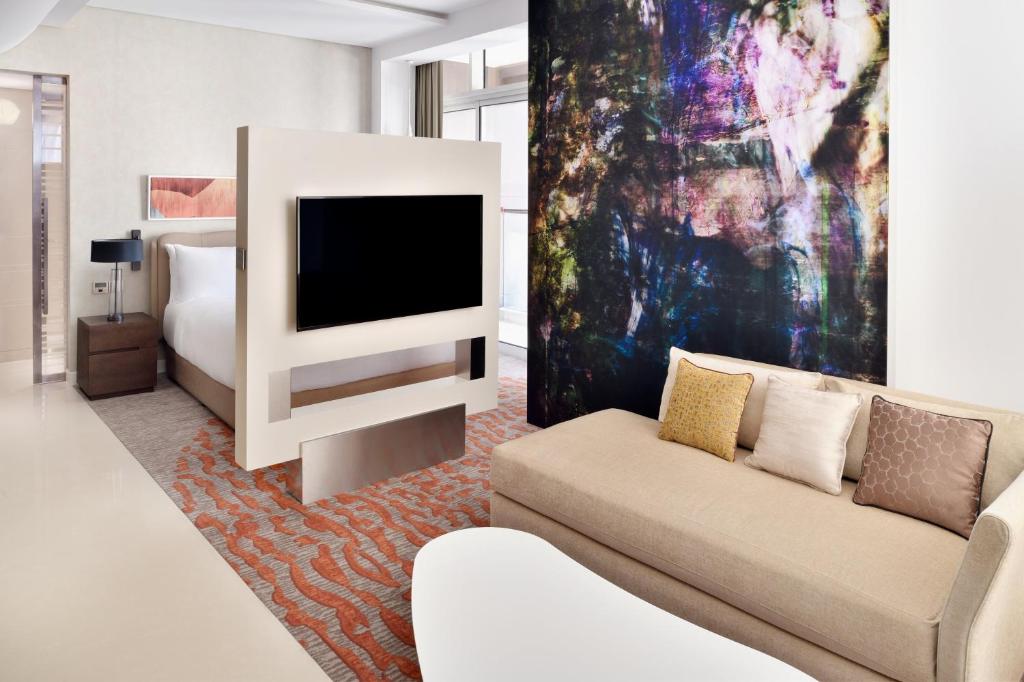 Сьюит (Полулюкс с кроватью размера «king-size» - Высокий этаж), Отель Crowne Plaza Dubai Marina