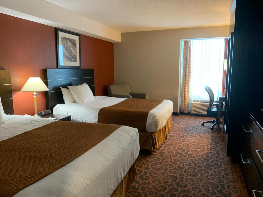 Ramada by Wyndham Niagara Falls/Fallsview photo 2