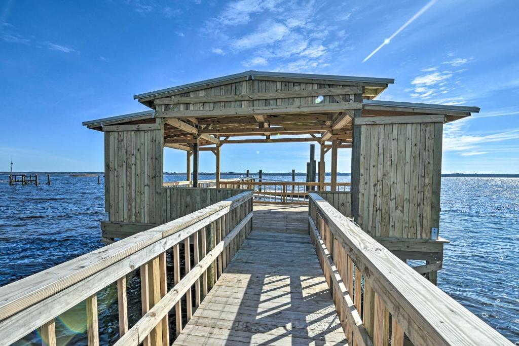 Luxurious Waterfront Home with Private Pier and Views! photo 2