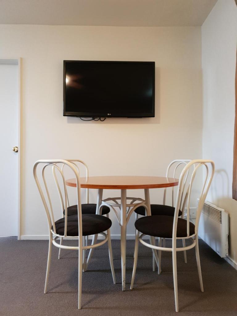 Rosewood Court Motel photo 2