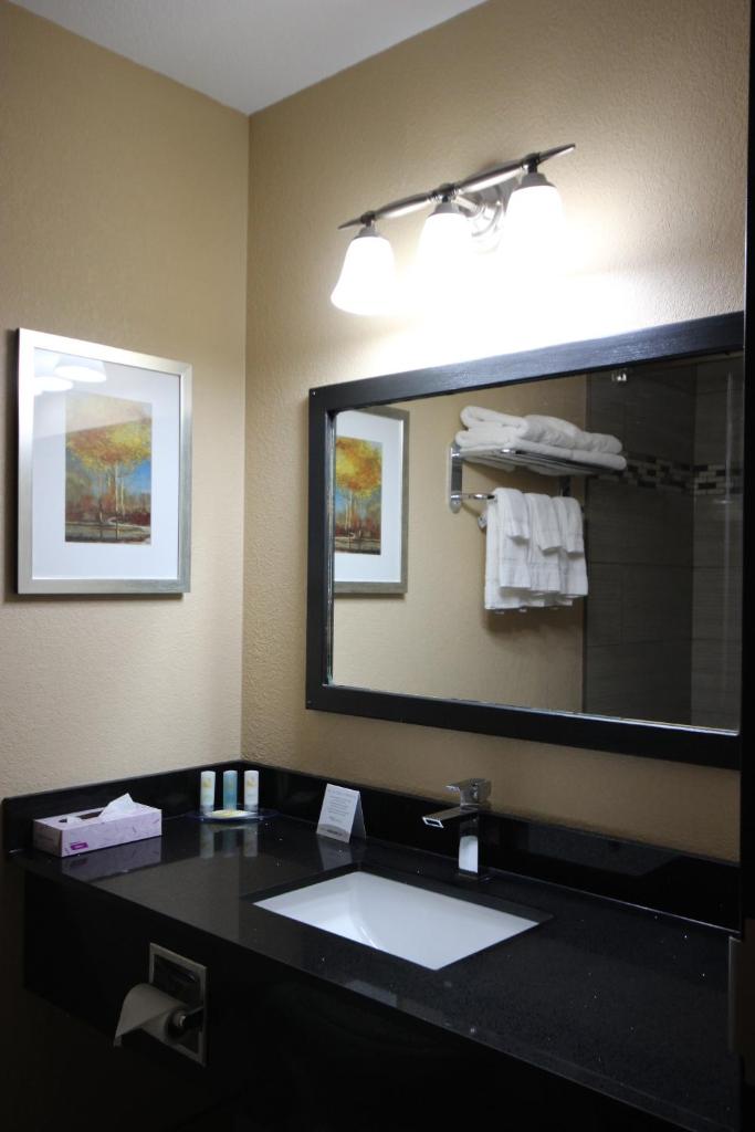 Quality Inn Bracebridge photo 2