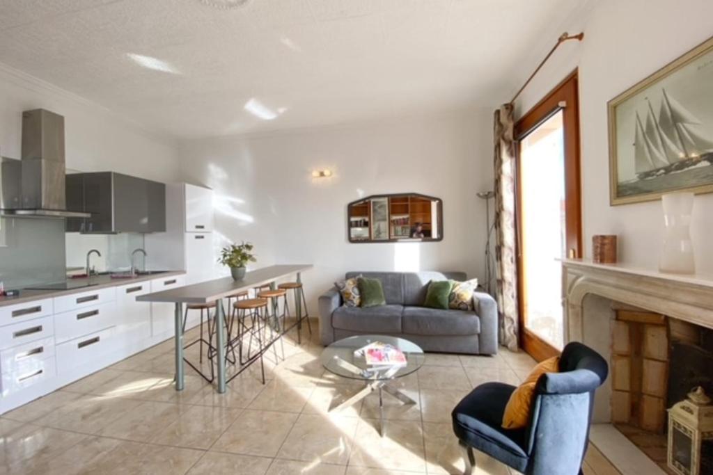 Quai St Pierre 2 bedrooms apt with sea view photo 4