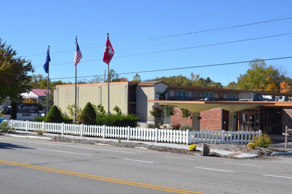Cascades Inn photo 1