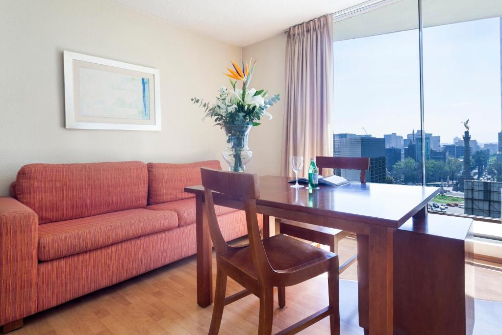 Сьюит (Люкс с видом на город), Exe Suites San Marino