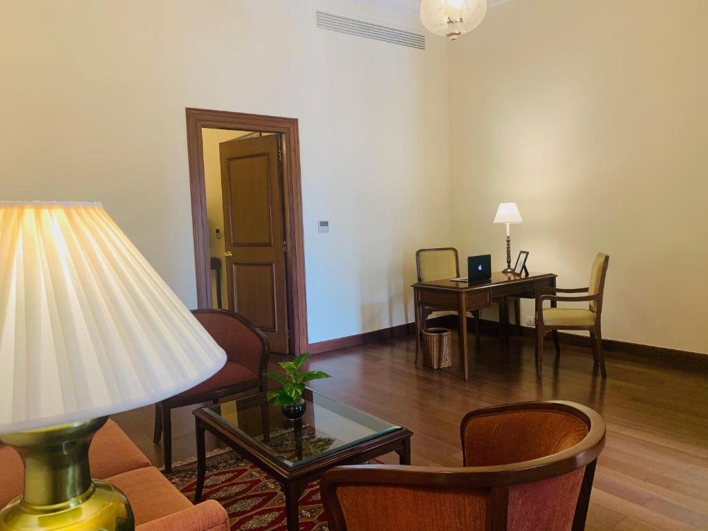 Четырехместный (Суперлюкс), Maidens Hotel New Delhi