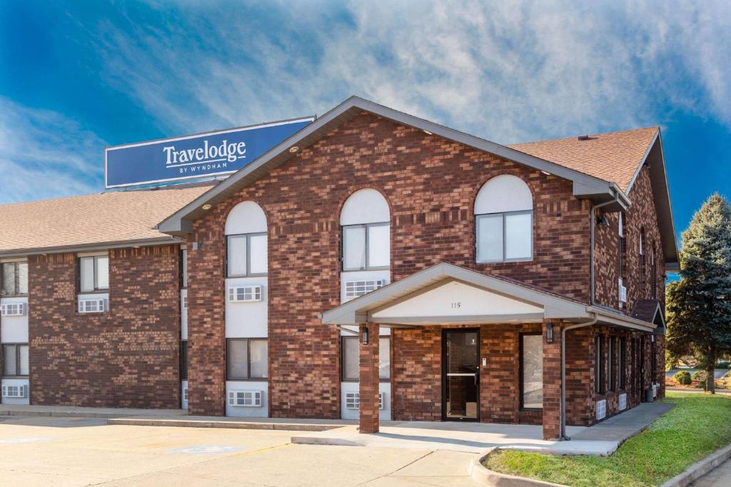 Travelodge by Wyndham Elkhart photo 1