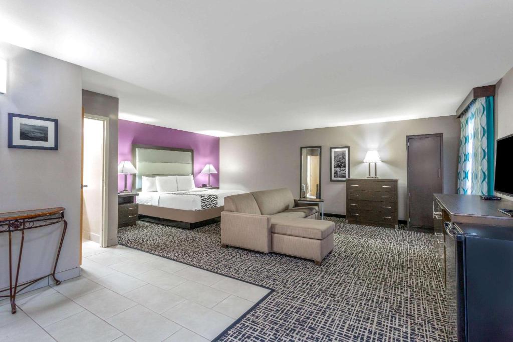 La Quinta Inn by Wyndham Radford photo 4