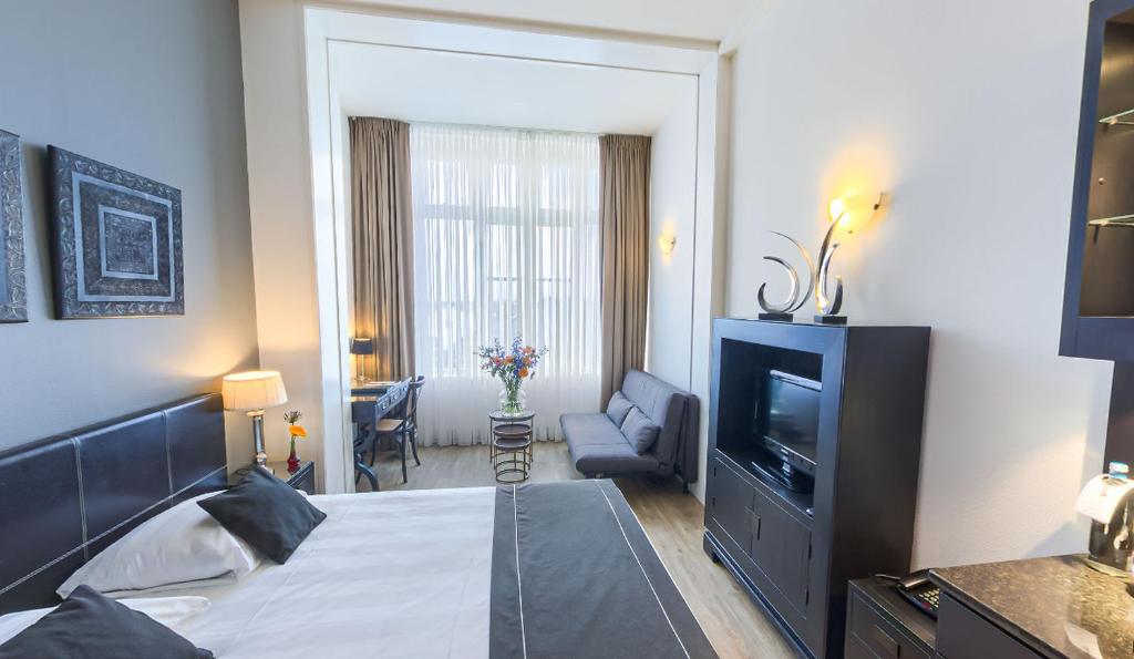 Hotel Chariot photo 1