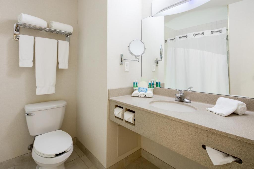 Holiday Inn Express Hotel & Suites Dieppe Airport, an IHG Hotel photo 1