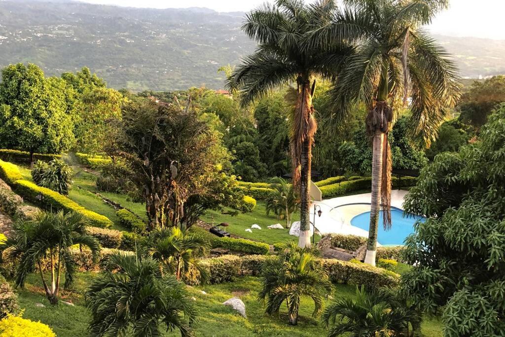 Casa con piscina y zona de BBQ en la Mesa Cundinamarca