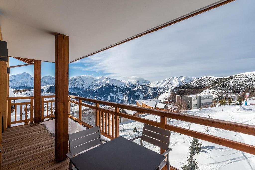 Residence Hameau de Clotaire Alpe d'Huez - by EMERALD STAY photo 4