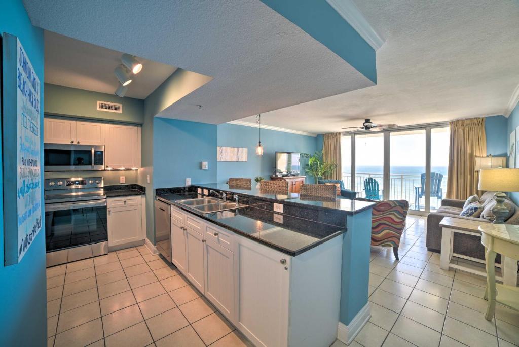 Spectacular Oceanfront Emerald Beach Resort Condo photo 3