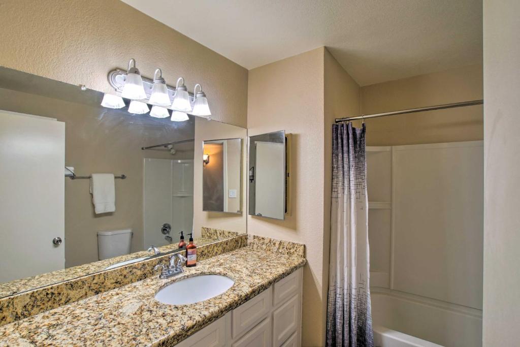 Near Golf & Entertainment! Gilbert Family Getaway - Tap to explore photos
