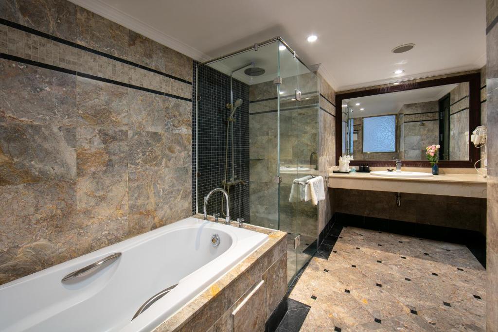 Семейный (Семейный люкс с балконом), Gondola Hotel & Spa