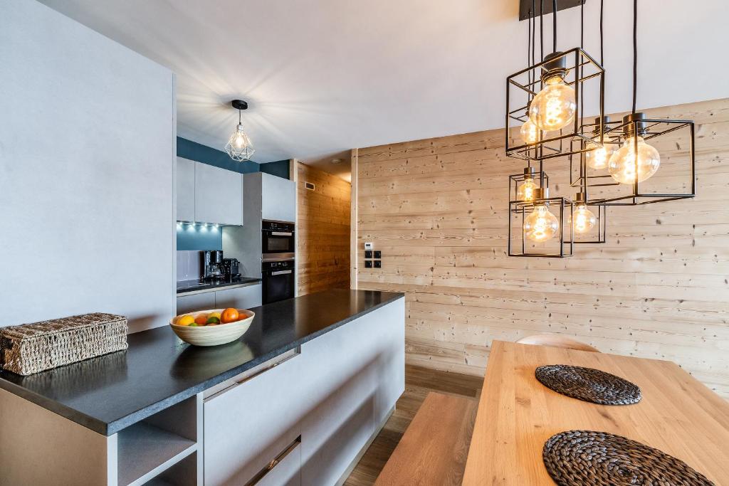 Apartment Wapa Alpe d'Huez - by EMERALD STAY photo 1