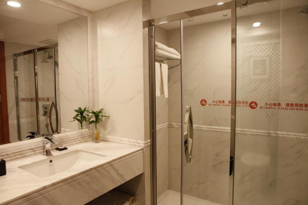 Двухместный (Двухместный номер с 2 отдельными кроватями, вид на сад), Guangzhou Yuehai Hotel