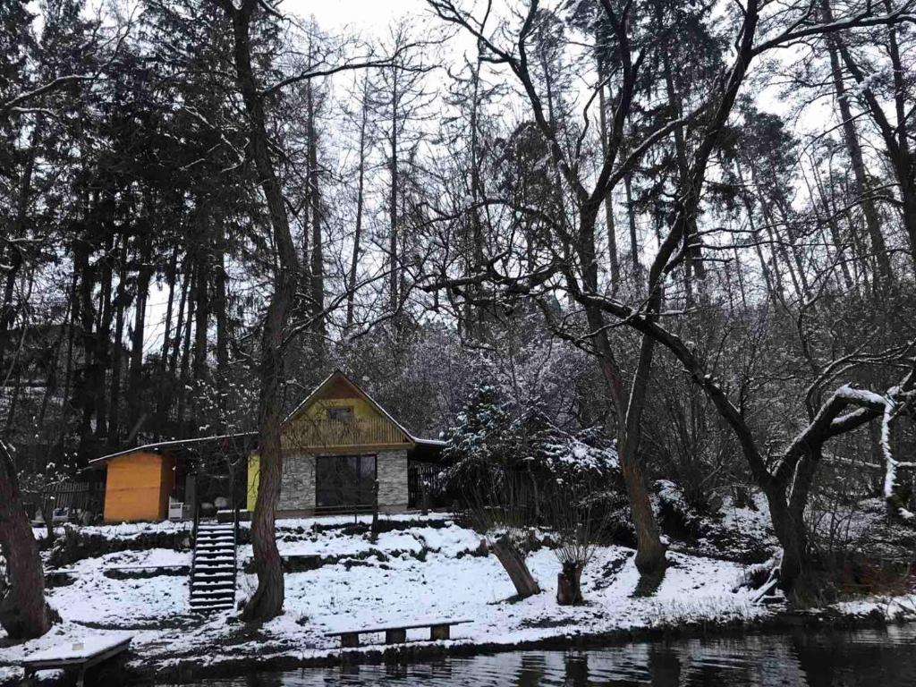 Sazava River Cottage with boating experience photo 1