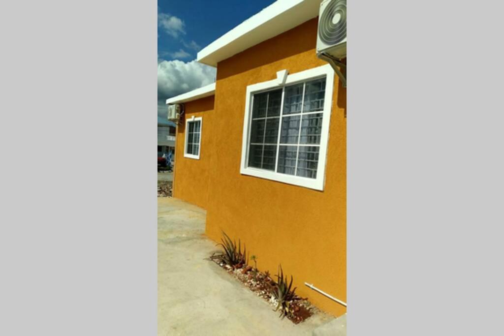 Home -felt Two bedroom vacation home in Portmore photo 2