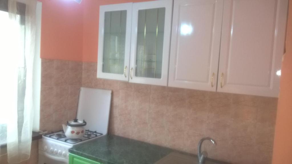 Квартира посуточно Азаттык 68 photo 1