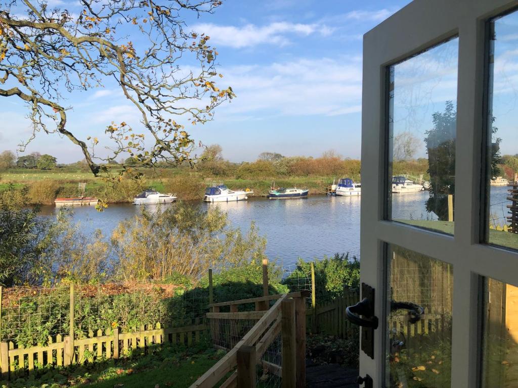 The Hut by the River photo 2
