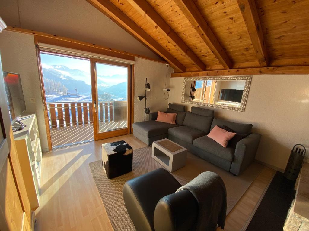 Casa Ansiel - 2.5 Zimmer Ferienwohnung am Sonnenhang von Falera photo 3