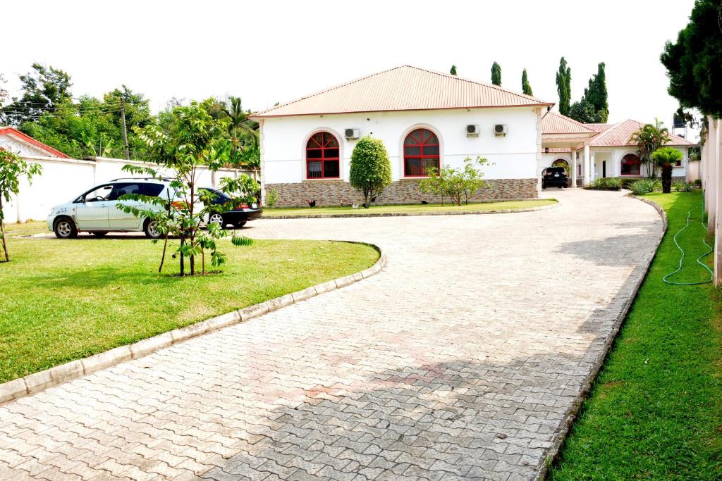 2 Bedroom Bungalow in Alalubosa GRA photo 3