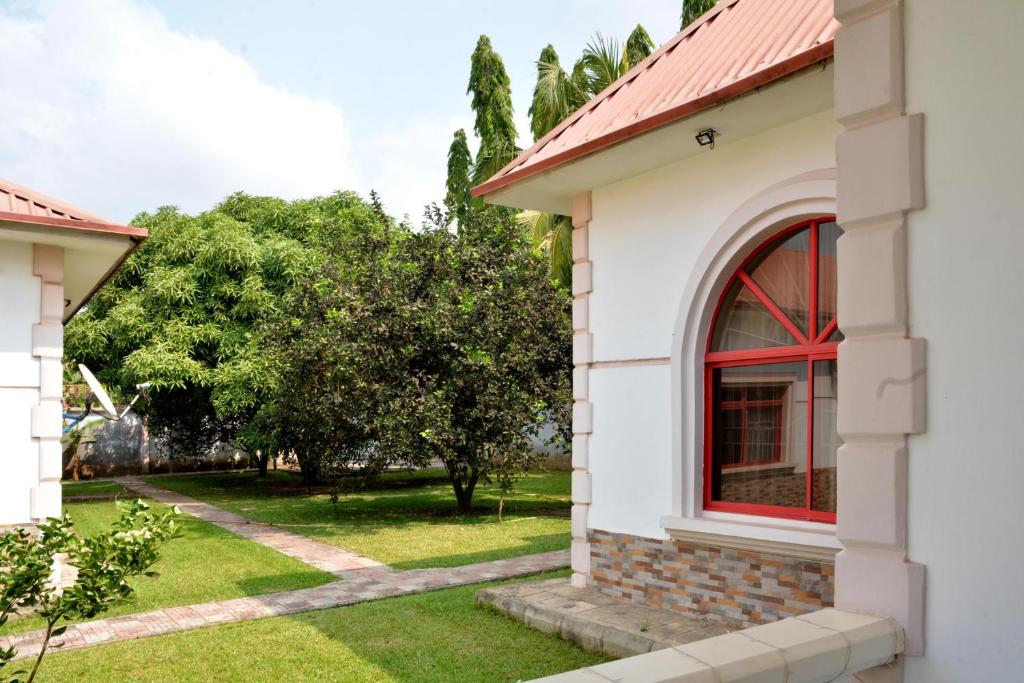 2 Bedroom Bungalow in Alalubosa GRA photo 2