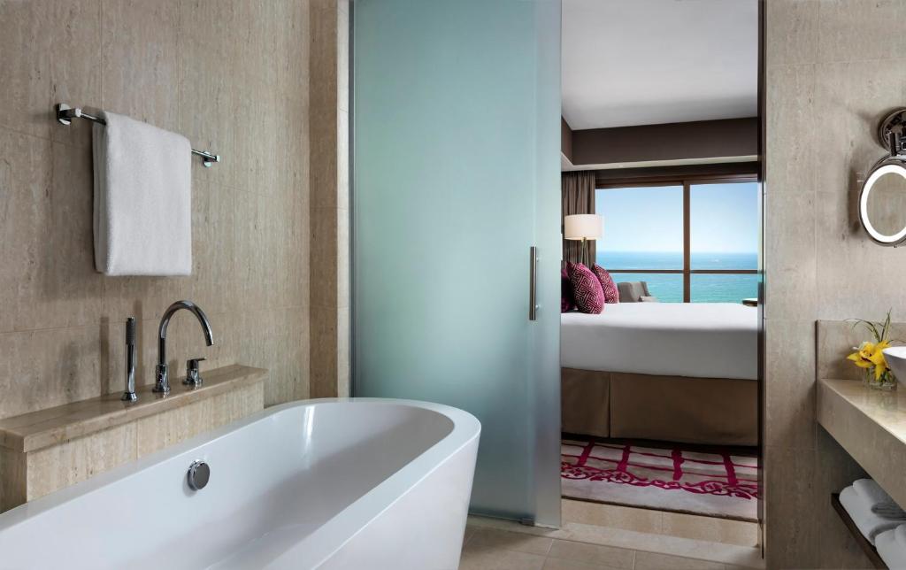 Двухместный (Стандартный номер с кроватью размера «king-size»), Курортный отель Fairmont Ajman