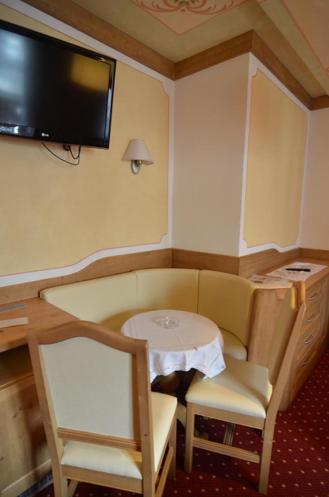 Hotel Cristallo photo 2