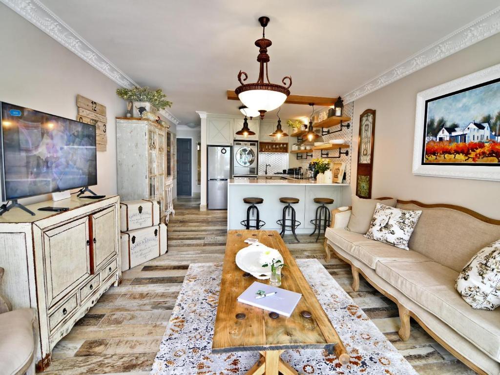 dk villas 4 Riverview, Hout Bay