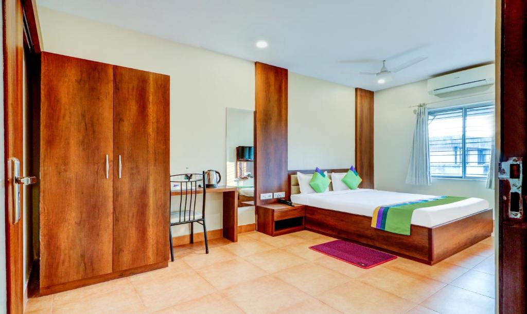Двухместный ([Sanitized] Standard Double Room), OYO Rooms Salt Lake Sector 3 City Centre 1