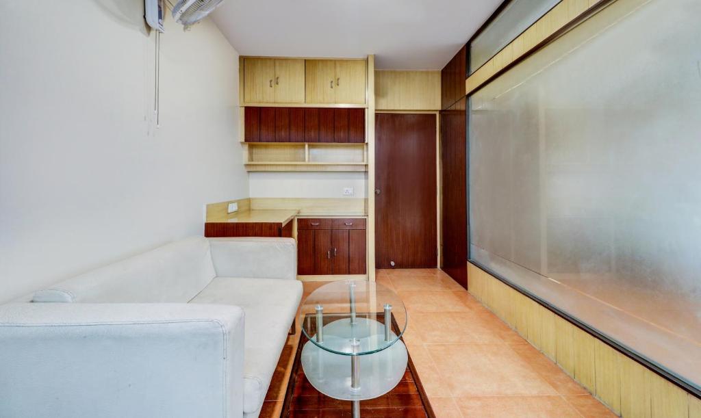 Двухместный ([Sanitized] Standard Double Room), OYO Rooms Salt Lake Sector 3 City Centre 1
