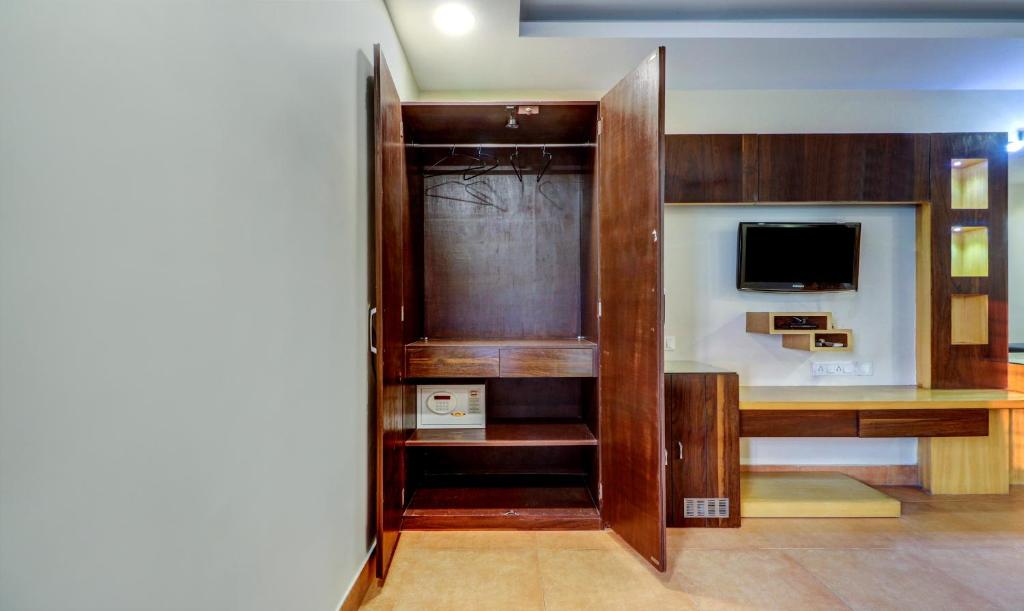 Двухместный ([Sanitized] Superior Double Room), OYO Rooms Salt Lake Sector 3 City Centre 1