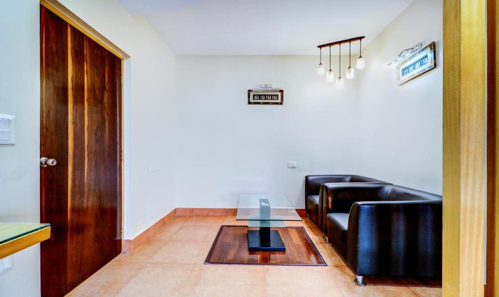 Двухместный ([Sanitized] Superior Double Room), OYO Rooms Salt Lake Sector 3 City Centre 1
