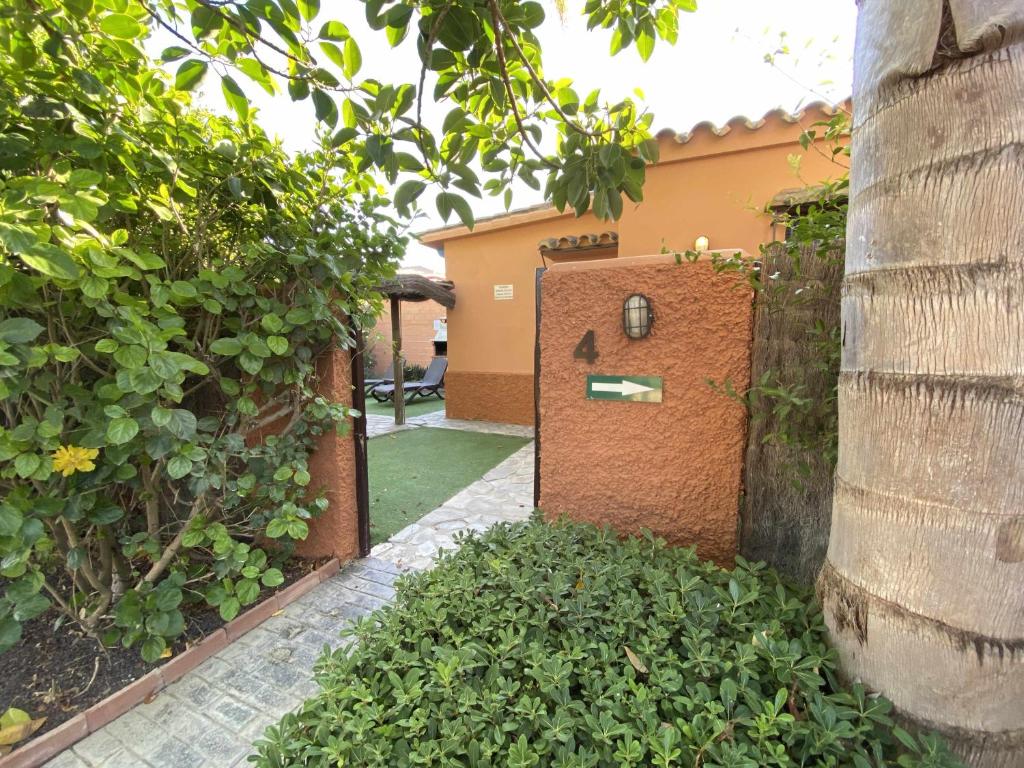 Casa Bungalows con jardín privado y piscina compartida en playa el Palmar photo 1