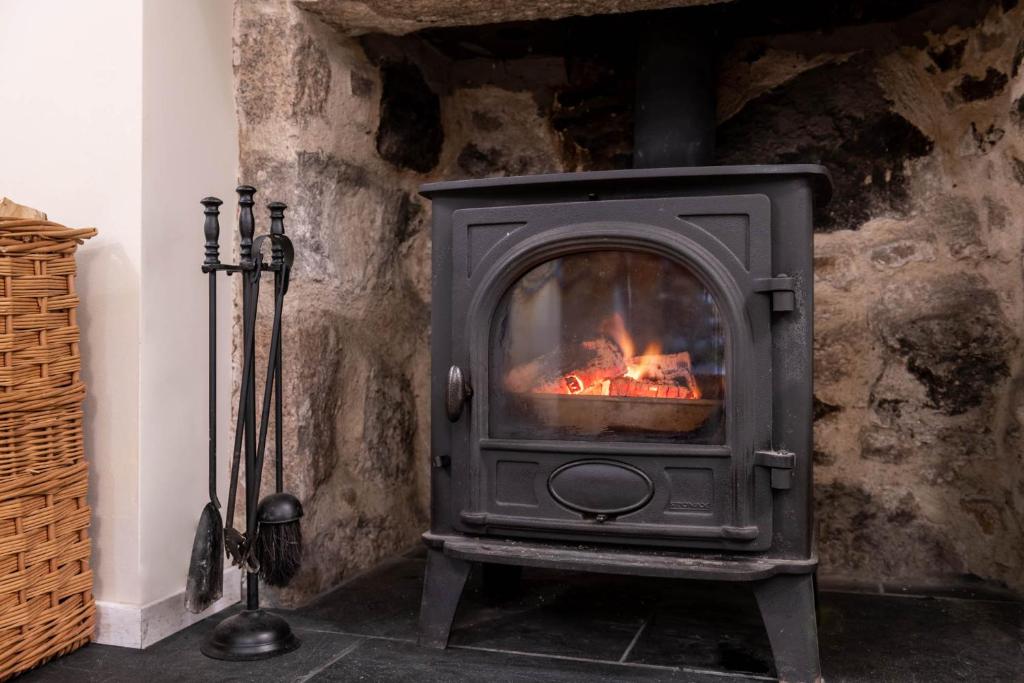 Riverside Cottage with wood fired hot tub in Cairngorms photo 2