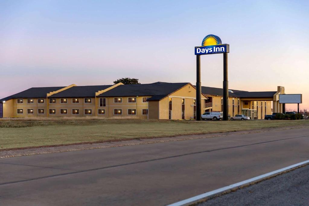 Days Inn by Wyndham Lawton photo 1